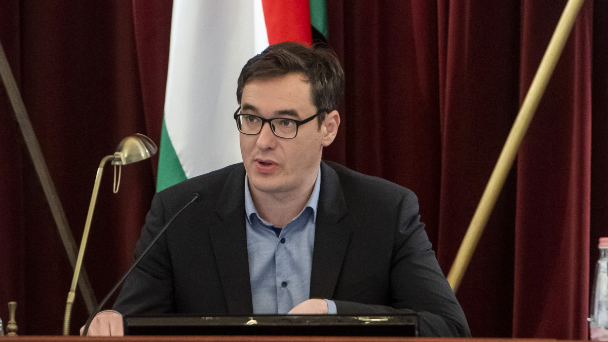 Karácsony Gergely főpolgármester a Fővárosi Közgyűlés ülésén a Városháza dísztermében 2022. április 27-én.