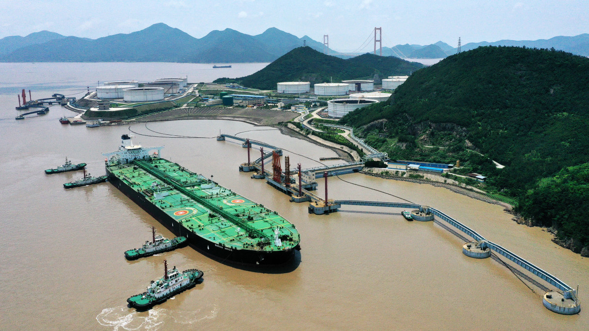 ZHEJIANG, CHINA - JUNE 07: (CHINA MAINLAND OUT)A VLCCÂŁÂ¨very large crude carrierÂŁÂŠMARAN ARIES which comes from Greek unload 278174 tons crude oil on 07th June, 2020 in Zhoushan,Zhejiang,China.(Photo by TPG/Getty Images)