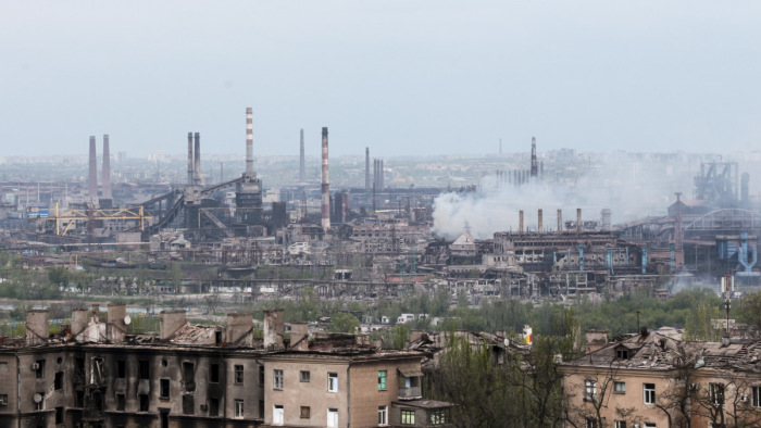 Orosz beszámolók szerint civilek hagyták el a mariupoli acélmű területét