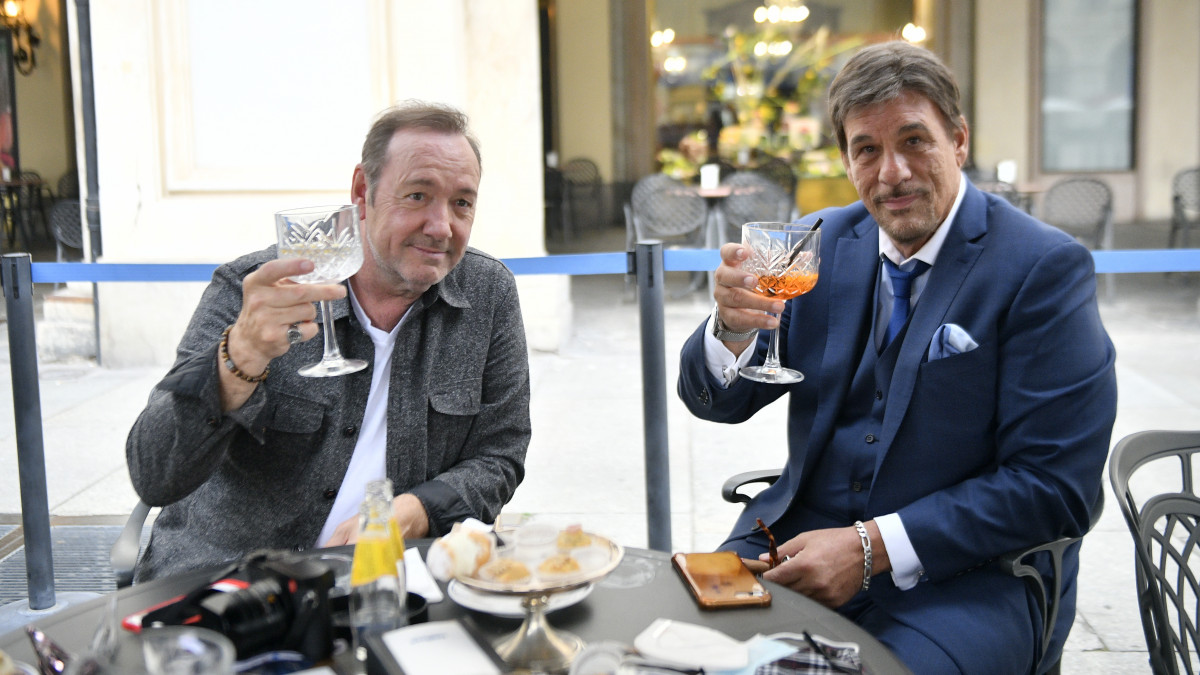 TURIN, ITALY JUNE, 01: Kevin Spacey and Robert Davi toast outside a cafe on June 1, 2021 in Turin, Italy. Kevin Spacey is in Turin to shoot a film called The Man Who Drew God by Franco Nero. (Stefano Guidi/Getty Images)