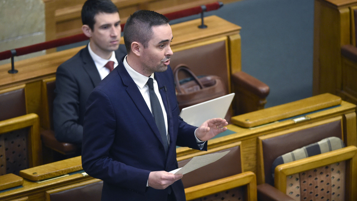 Stummer János, a Jobbik képviselője napirend előtt felszólal az Országgyűlés plenáris ülésén 2020. március 10-én.