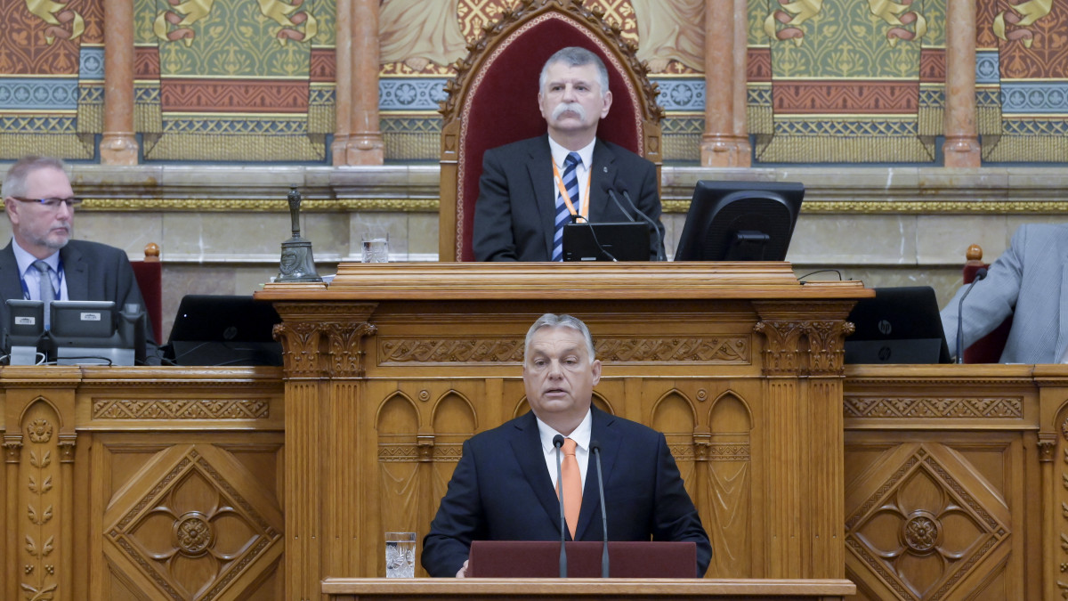Orbán Viktor miniszterelnök felszólal az Országgyűlés őszi időszakának nyitóülésén 2021. szeptember 20-án. A kormányfő mögött Kövér László, az Országgyűlés elnöke (k, hátul).