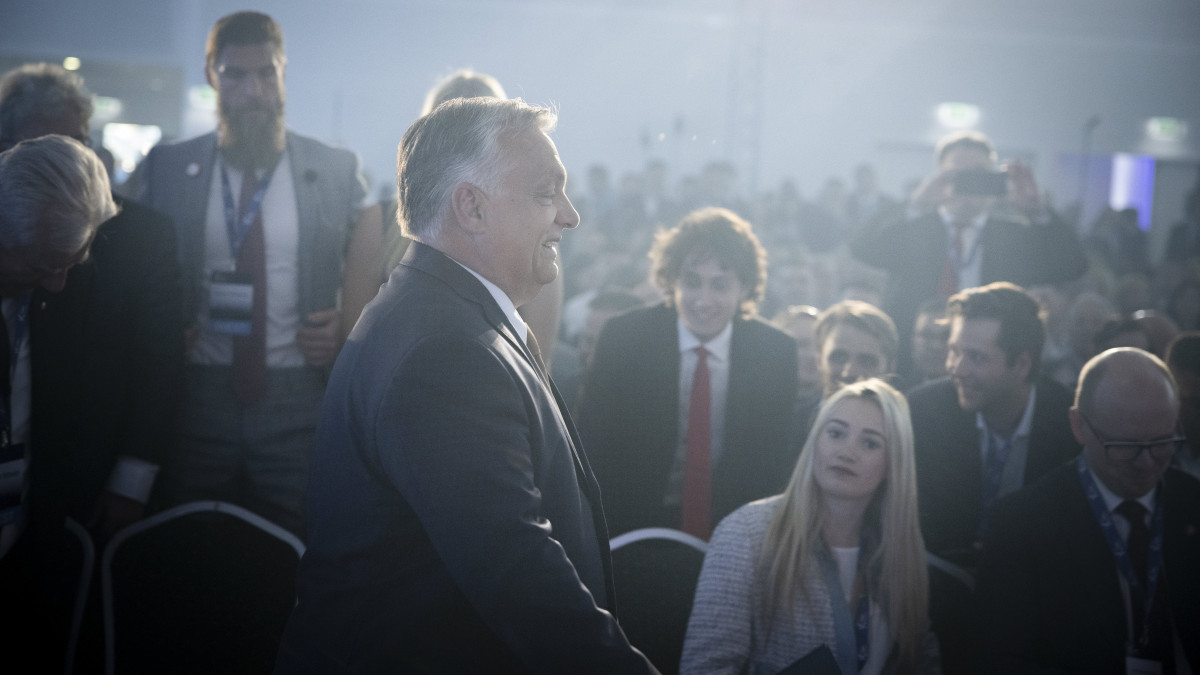 A Miniszterelnöki Sajtóiroda által közreadott képen Orbán Viktor miniszterelnök, az esemény főszónoka a Conservative Political Action Conference (CPAC) Hungary elnevezésű, kétnapos konzervatív politikai fórum első napján a Bálna Budapestben 2022. május 19-én.