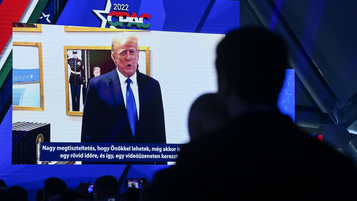 Donald Trump volt amerikai elnök videóüzenete a Conservative Political Action Conference (CPAC) Hungary elnevezésű, kétnapos konzervatív politikai fórum második napján a Bálna Budapestben 2022. május 20-án.