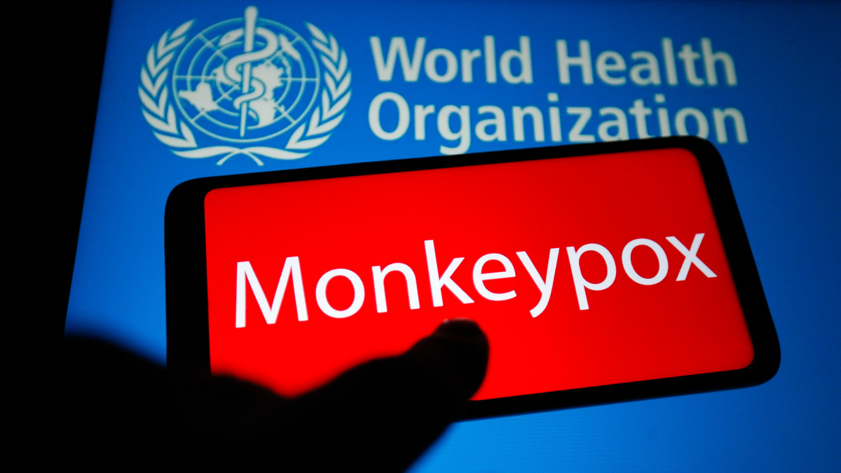 UKRAINE - 2022/05/21: In this photo illustration, the word Monkeypox is seen on the screen of a smartphone with the World Health Organization (WHO) logo in the background. (Photo Illustration by Pavlo Gonchar/SOPA Images/LightRocket via Getty Images)