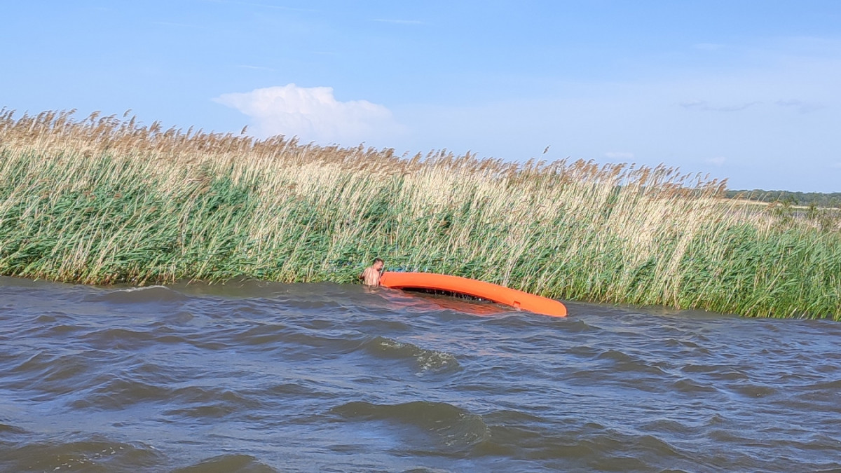 27 embert mentettek ki a Tisza-tóból