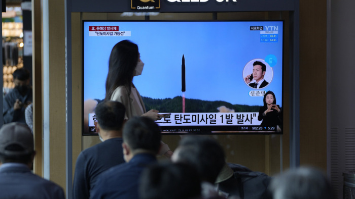 Észak-koreai rakéták lepték el az eget Joe Biden távozása után