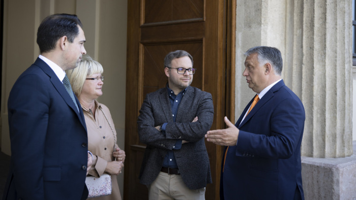Orbán Viktor másra bízta a válaszokat, de a szócsatáknak nem lesz vége