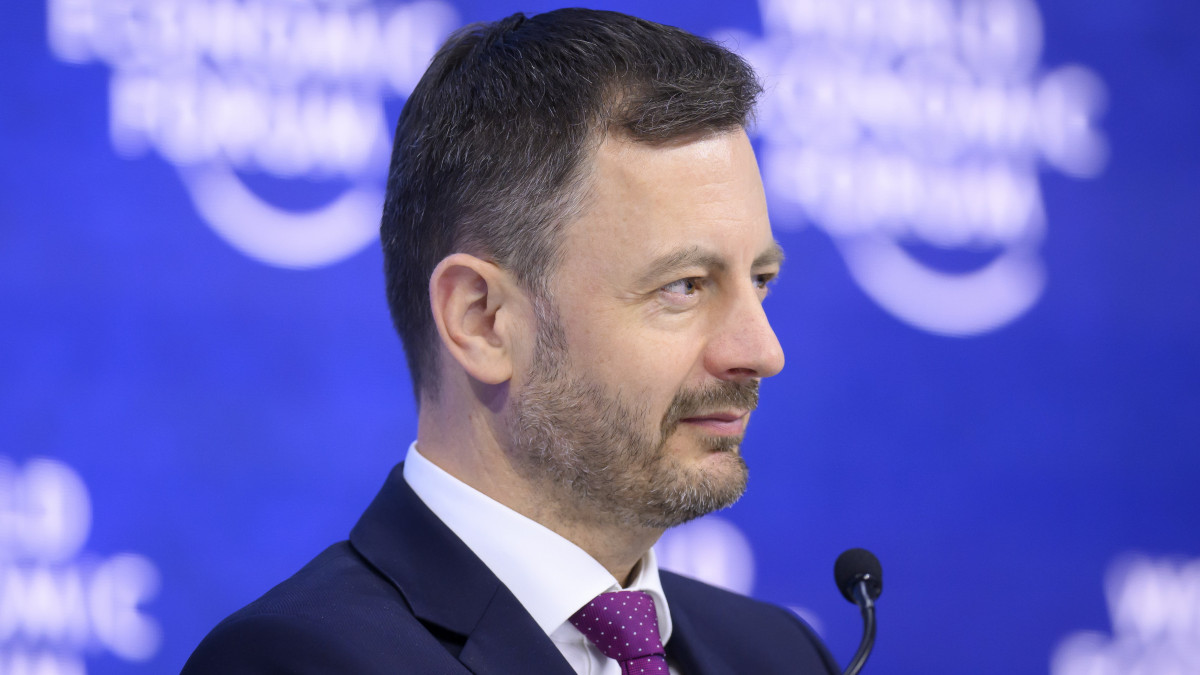 Eduard Heger szlovák miniszterelnök az 51. Világgazdasági Fórumon a svájci Davosban 2022. május 25-én.