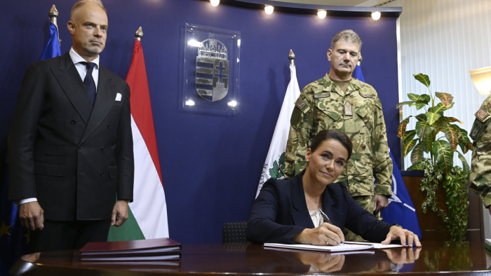 Novák Katalin aláírta az ország fegyveres védelmének tervét