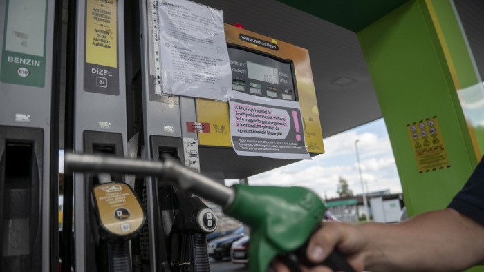 Megbolondultak a magyarok 2022-ben a benzinért – már az adatok is ezt mutatják