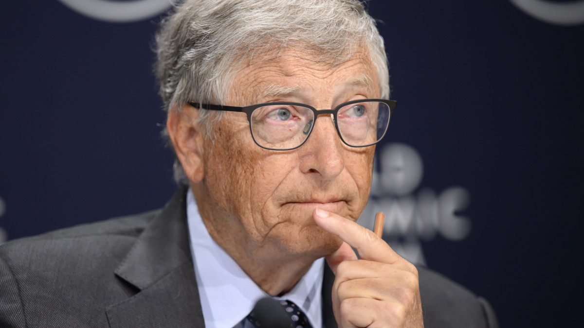 Bill Gates amerikai milliárdos, a Microsoft szoftvervállalat társalapítója az 51. Világgazdasági Fórumon a svájci Davosban 2022. május 25-én.