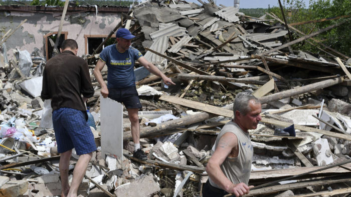 Szlovjanszk a frontvonalban: piacot ért orosz bombatámadás