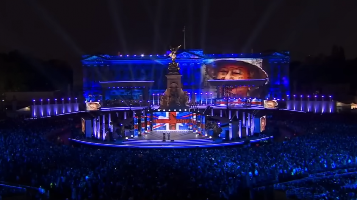 Hatalmas koncerttel köszöntötték Londonban a brit uralkodót platinajubileumán - videók
