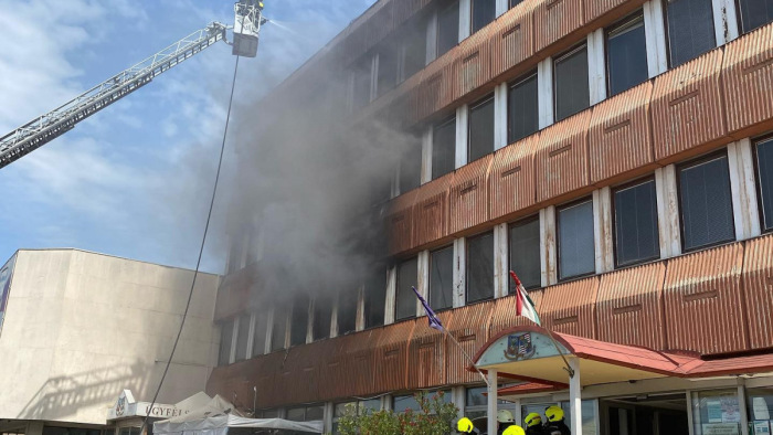 Tűz ütött ki a XVIII. kerületi polgármesteri hivatalban