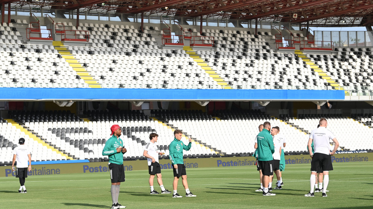 A magyar csapat tagjai az Olaszország elleni Nemzetek Ligája labdarúgó-mérkőzés előtti napon az olaszországi Cesenában, a Dino Manuzzi Stadionban 2022. június 6-án. A magyar válogatott június 7-én este lép itt pályára második csoportmérkőzésén az olaszok ellen.