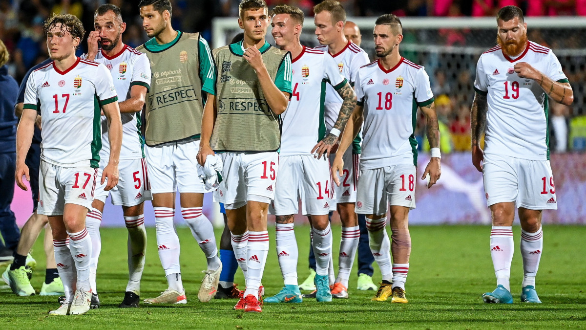 A magyar válogatott tagjai a labdarúgó Nemzetek Ligája 2. fordulójában játszott Olaszország - Magyarország mérkőzés végén az olaszországi Cesenában, a Dino Manuzzi Stadionban 2022. június 7-én. A magyar válogatott 2-1-re kikapott az Európa-bajnok olasz csapat vendégeként.