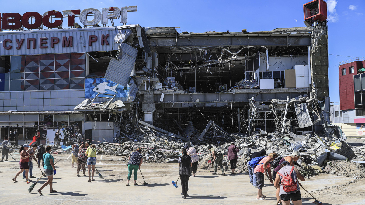 KHARKIV, UKRAINE - JUNE 08: A view of the destroyed shopping mall due to shelling in Kharkiv, Ukraine on June 08, 2022. (Photo by Metin Aktas/Anadolu Agency via Getty Images)
