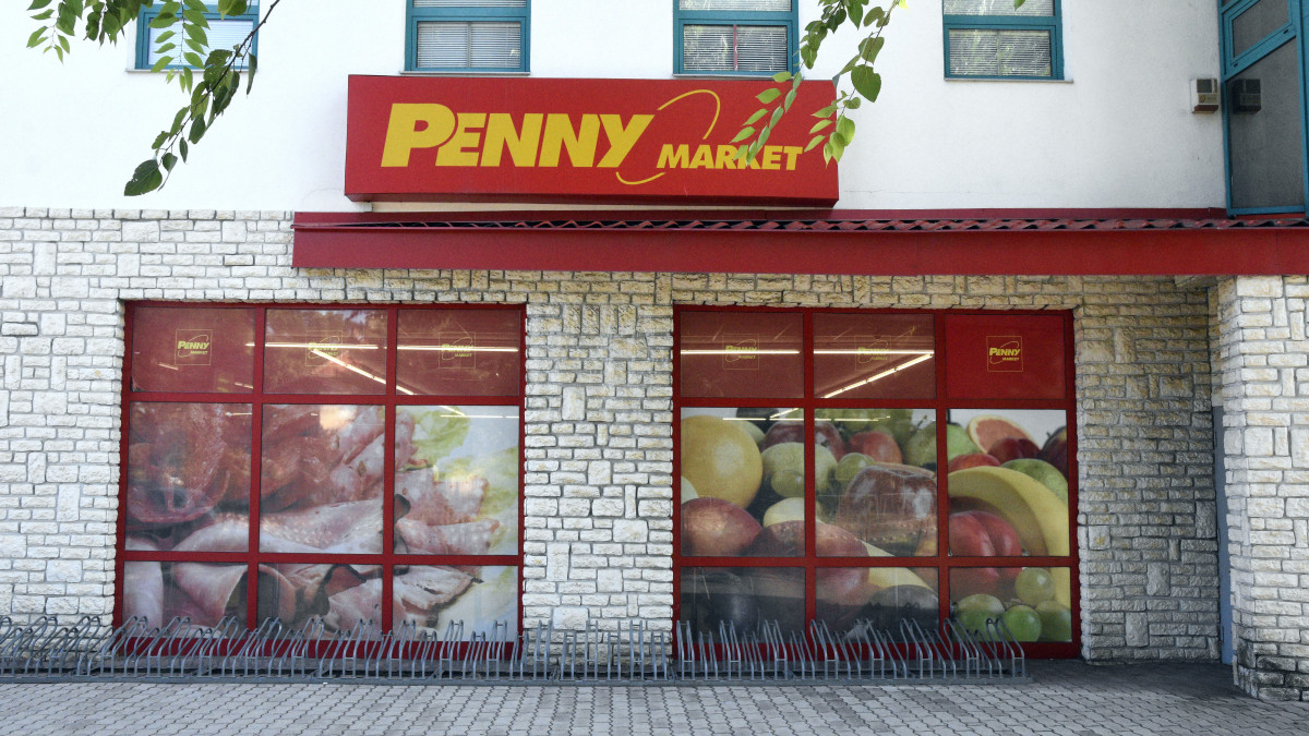 Budapest, 2020. szeptember 5. Egy Penny Market élelmiszeráruház kirakata a XIX. kerületi  Ady Endre úton. MTVA/Bizományosi: Róka László