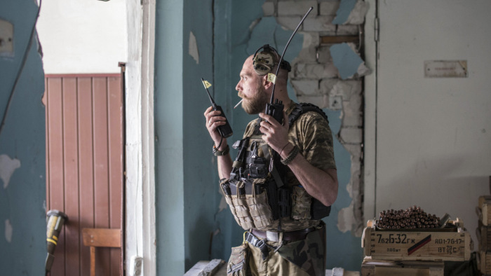 Ukrán közlés: kiszorították a védőket Szeverodoneck belvárosából az oroszok