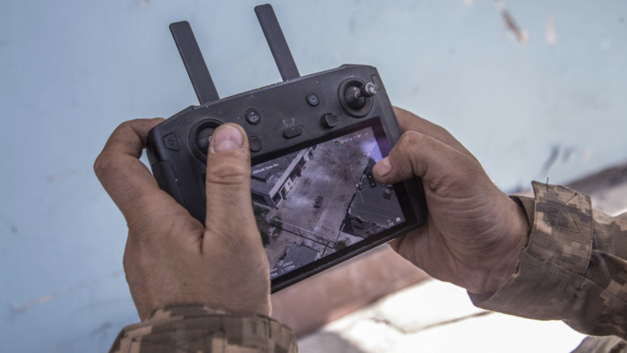 Így háborúznak az ember helyett a drónok Ukrajnában