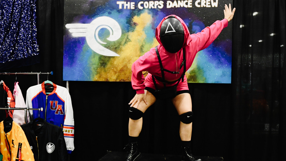 LOS ANGELES, CALIFORNIA - DECEMBER 03:  A dancer dressed as a guard from Squid Game is seen at 2021 Los Angeles Comic Con at Los Angeles Convention Center on December 03, 2021 in Los Angeles, California. (Photo by Chelsea Guglielmino/Getty Images)