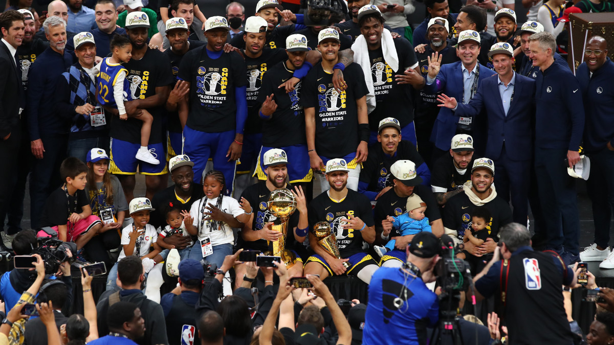 BOSTON, MASSACHUSETTS - JUNE 16: The Golden State Warriors pose for a photo after defeating the Boston Celtics 103-90 in Game Six to win the 2022 NBA Finals at TD Garden on June 16, 2022 in Boston, Massachusetts. NOTE TO USER: User expressly acknowledges and agrees that, by downloading and/or using this photograph, User is consenting to the terms and conditions of the Getty Images License Agreement. (Photo by Adam Glanzman/Getty Images)