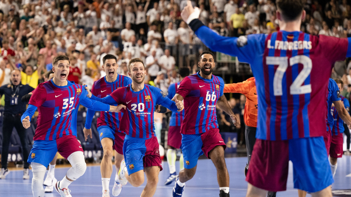 19 June 2022, North Rhine-Westphalia, Cologne: Handball: Champions League, FC Barcelona - KS Vive Kielce, final round, final four, final, Lanxess Arena. Barcelonas Domen Makuc (l-r), Aleix Gomez Abello and Malvyn Richardson cheer after the match. Barcelona wins in the seven-meter throw. Photo: Marius Becker/dpa (Photo by Marius Becker/picture alliance via Getty Images)