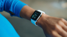 Tucatnyi Apple-készüléket vetettek vissza a „kőkorszakba”