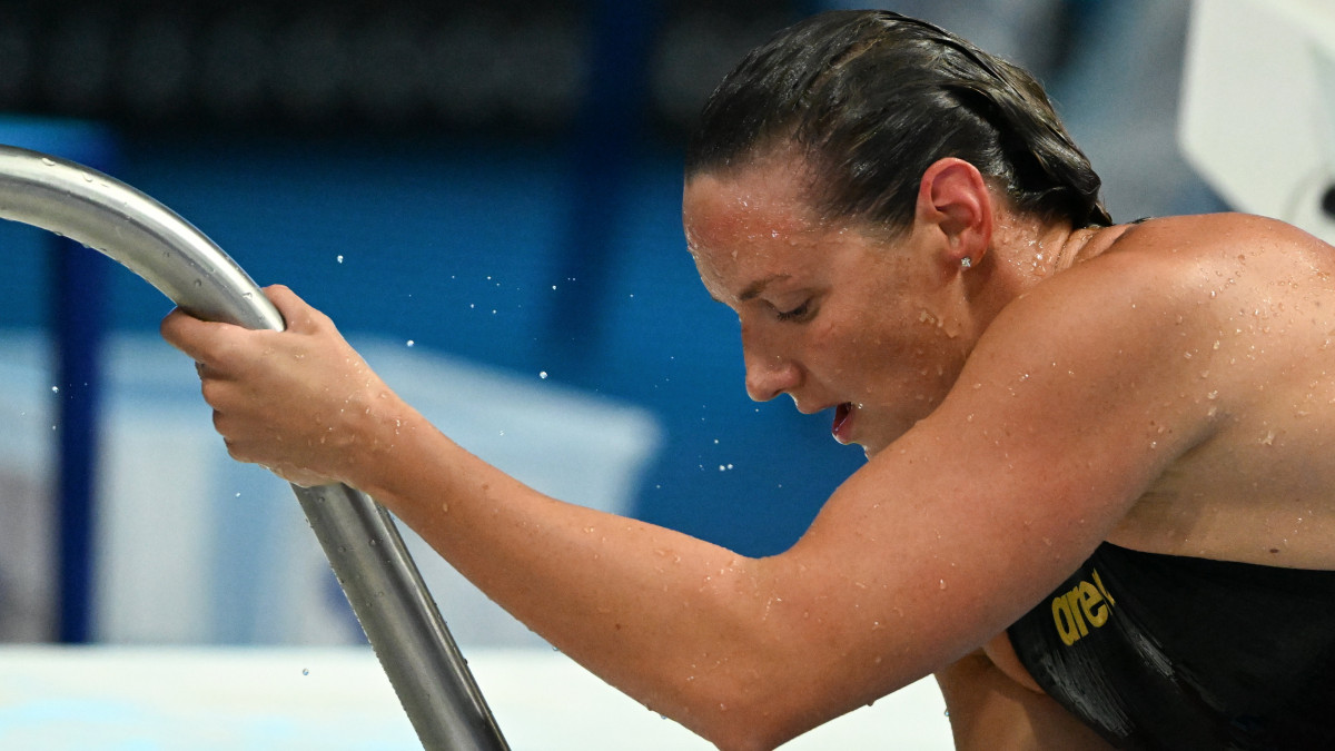 Hosszú Katinka a női 200 méteres pillangóúszás előfutama után a vizes világbajnokságon a Duna Arénában 2022. június 21-én.