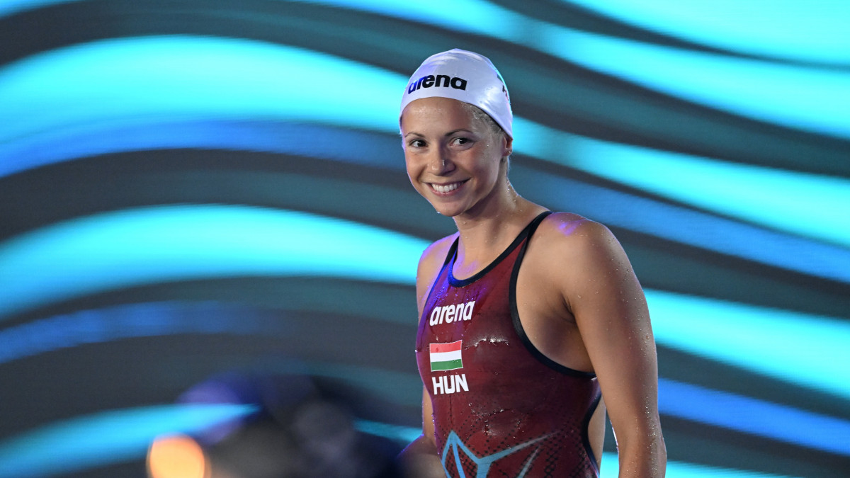 Kapás Boglárka a női 200 méteres pillangóúszás elődöntője után a vizes világbajnokságon a Duna Arénában 2022. június 21-én.