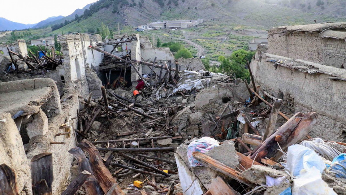 Házromok a kelet-afganisztáni Paktika tartományban fekvő faluban, Gajanban 2022. június 23-án, miután az előző nap 6,1-es erősségű földrengés volt a térségben. Legalább ezer ember életét vesztette, mintegy ezerötszáz megsérült.