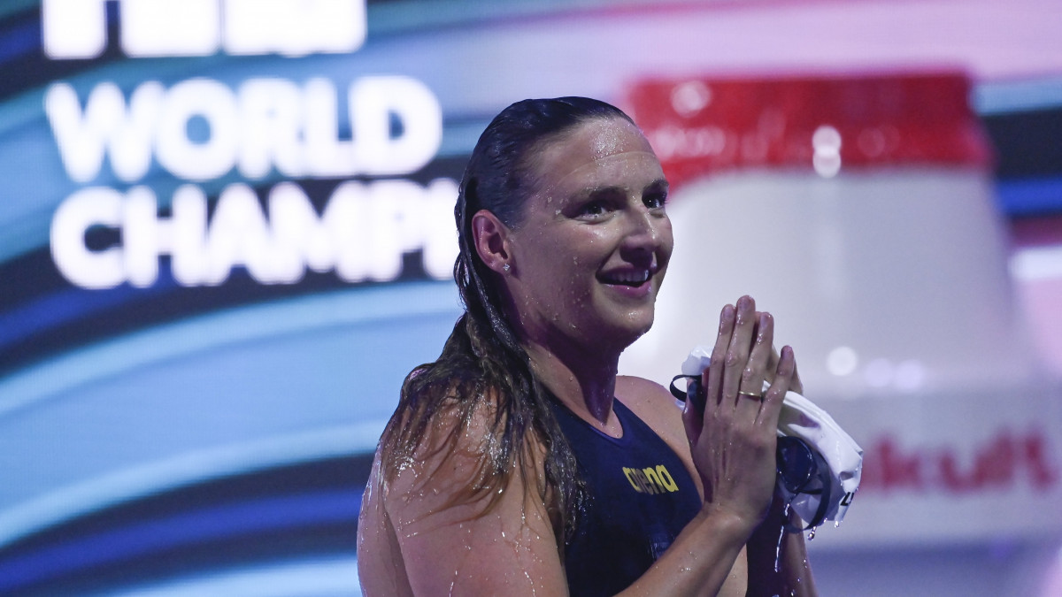 A negyedik helyezett Hosszú Katinka a női 400 méteres vegyesúszás döntője után a vizes világbajnokságon a Duna Arénában 2022. június 25-én.