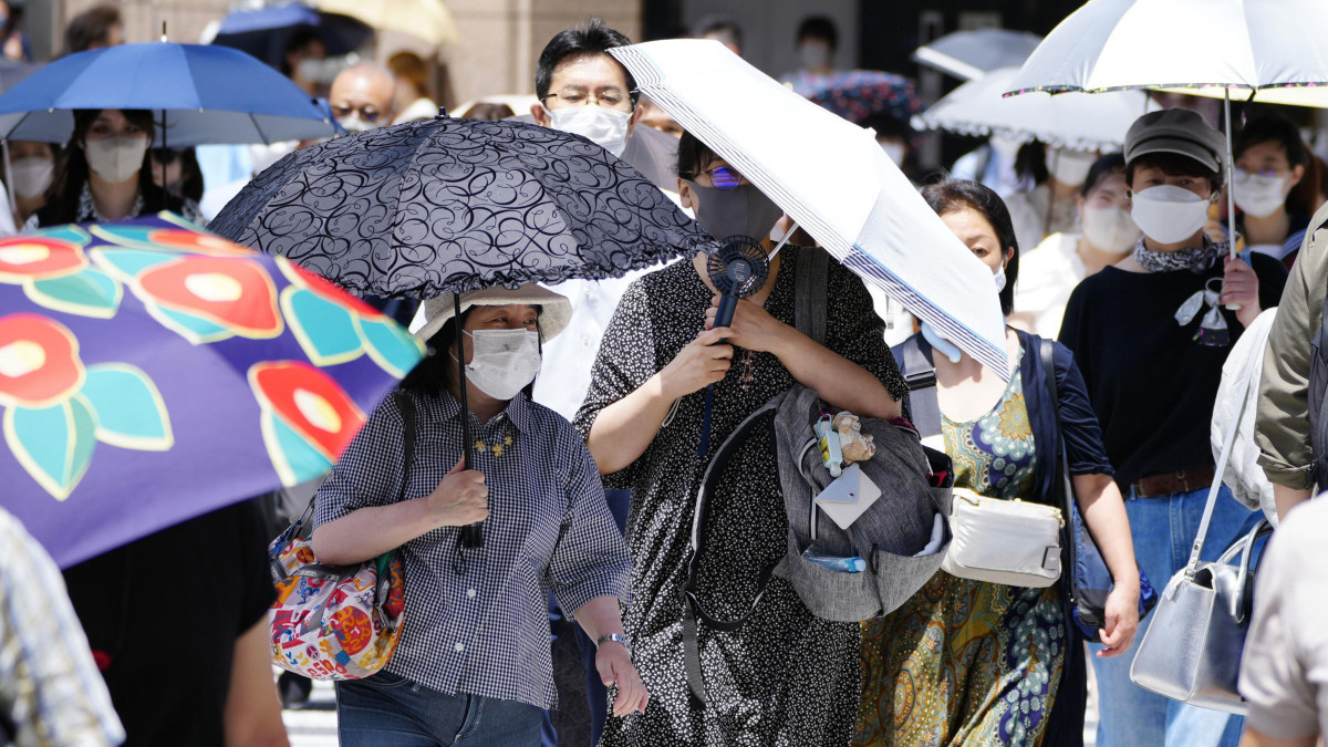Pedestrians use parasols in Tokyos Ginza area as the mercury climbed above 35 C on June 26, 2022. (Photo by c)