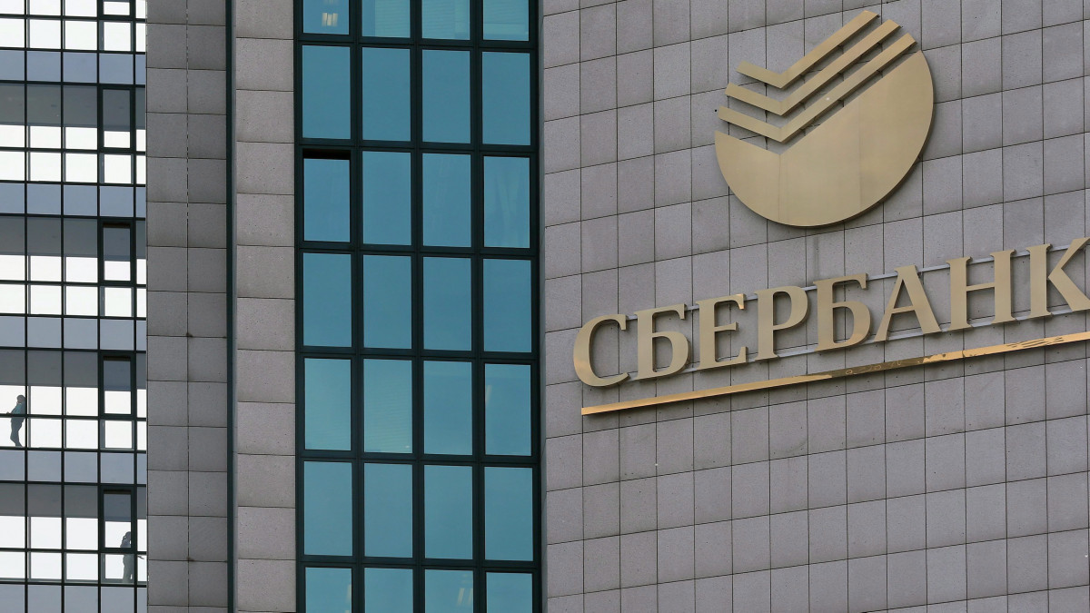 Moszkva, 2013. május 31.A Sberbank (Szberbank) orosz bank moszkvai székháza a pénzintézet részvényesei éves közgyűlésének napján, 2013. május 31-én. (MTI/EPA/Szergej Ilnyickij)