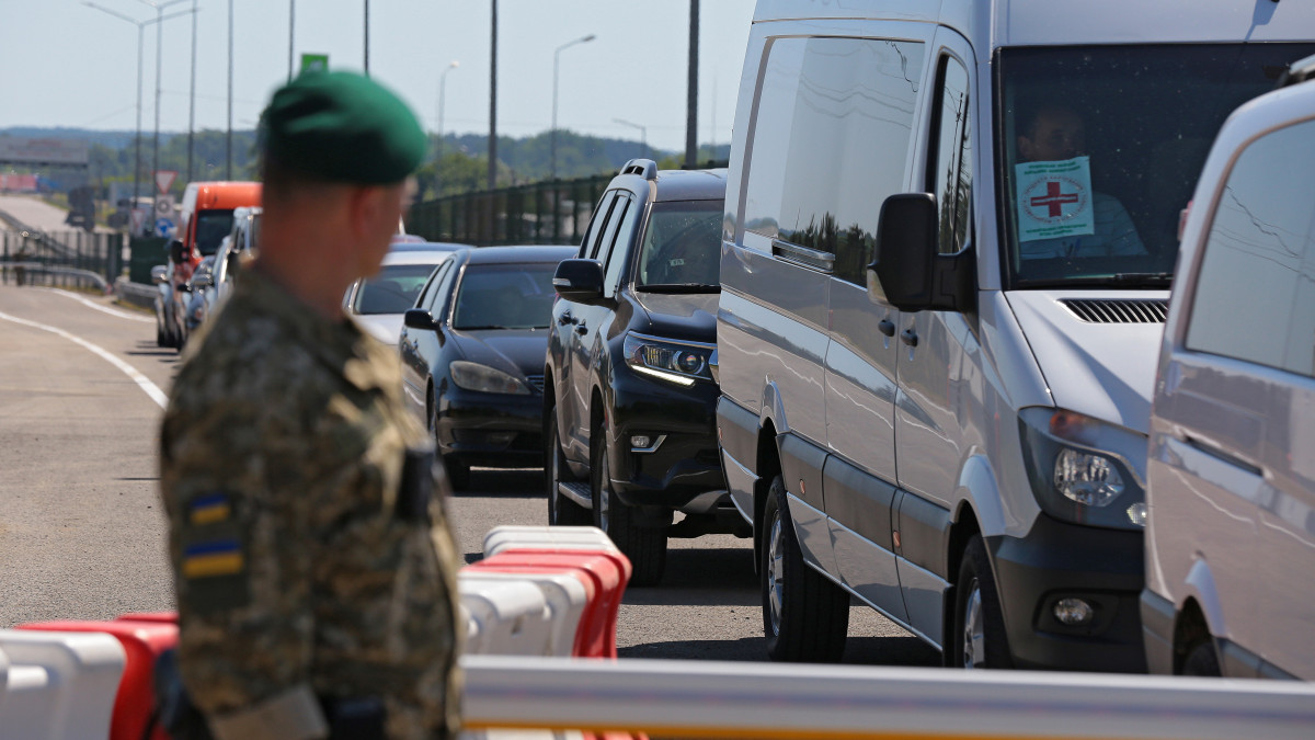 LVIV REGION, UKRAINE - JUNE 20, 2022 - A border guard looks at cars queueing at the Krakovets-Korczowa checkpoint at the Ukraine-Poland border that was upgraded under the Open Border project, Lviv Region, western Ukraine. Ukraine and Poland have agreed to enhance capacity at the Krakovets-Korczowa checkpoint by at least 50% in the coming weeks as part of the Open Border project, including by increasing the number of lanes for trucks and creating additional pavilions for customs and passport control. This photo cannot be distributed in the Russian Federation. (Photo credit should read Alona Nikolaievych/Ukrinform/Future Publishing via Getty Images)