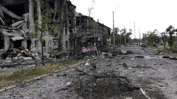 Ukrán közlés: „kivonultunk Liszicsanszkból”