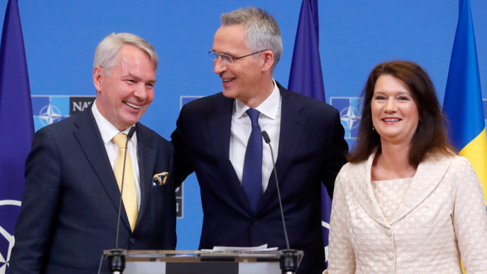 Svédország és Finnország jövőre csatlakozna a NATO-hoz, de blokkol még egy tagállam