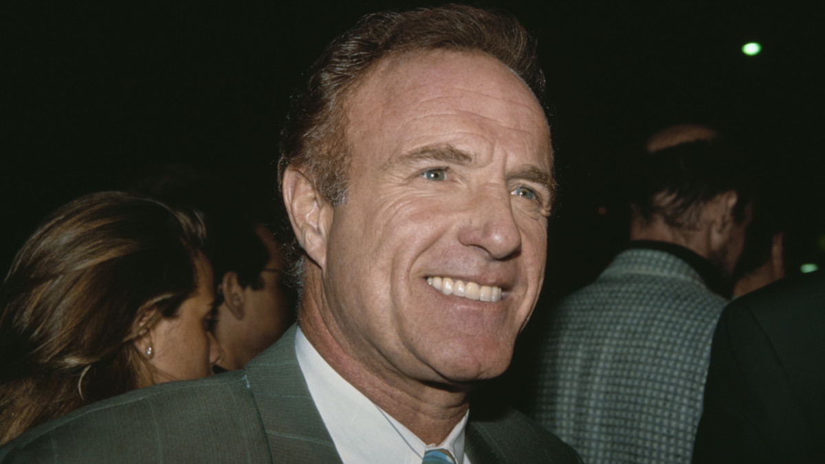 Actor James Caan attend the For The Boys Los Angeles Premiere, US, 14th November 1991. (Photo by Vinnie Zuffante/Michael Ochs Archive/Getty Images)