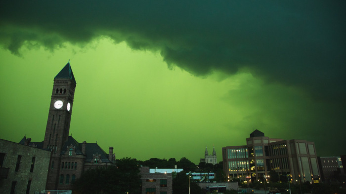 Kísérteties: zölddé változtatta az eget a furcsa vihar