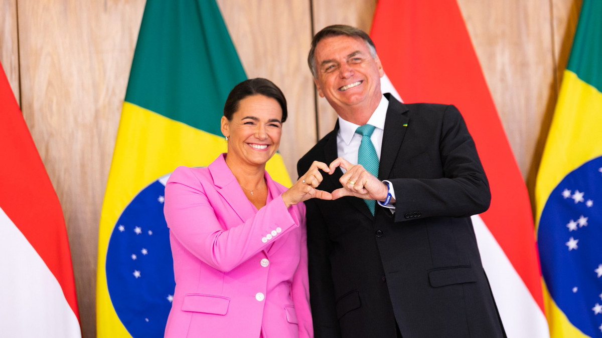 Novák Katalin köztársasági elnököt fogadja Jair Bolsonaro brazil elnök a brazíliavárosi Planalto-palotában 2022. július 11-én.