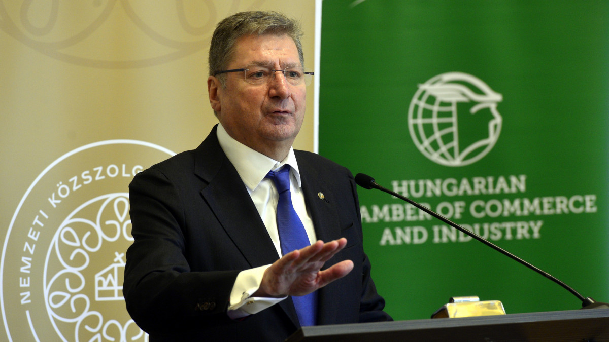 Parragh László, a Magyar Kereskedelmi és Iparkamara elnöke beszédet mond Az ösztönző állam - sikeres gazdasági újraindítás 2022 címmel tartott konferencián Budapesten, a Nemzeti Közszolgálati Egyetemen 2022. március 29-én.