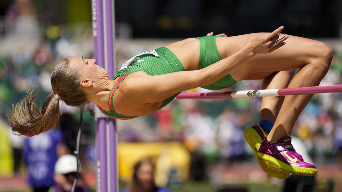 Krizsán Xénia versenyez a női hétpróbázók magasugrás számában az Oregon államban rendezett eugene-i atlétikai világbajnokságon 2022. július 17-én.