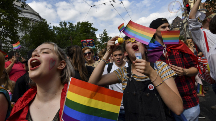 Leszbikus párt fenyegetett a férfi, öt év börtönre ítélték
