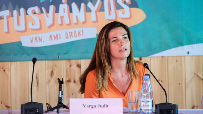 Varga Judit: a sarkos magyar véleményekben az aggodalom tükröződik