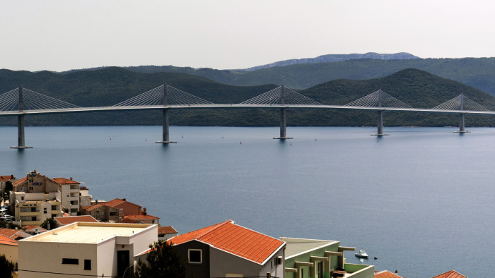 Megnyitják a horvát-bosnyák vitát kiváltó Peljesac hidat