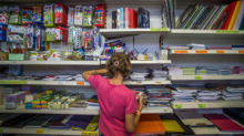 Füzet, cipő, laptop: ennyit kell előteremteniük a magyar szülőknek