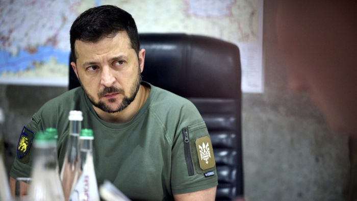 Volodimir Zelenszkij szerint felfalták volna őket az oroszok, ha nyíltan készül a háborúra Ukrajna