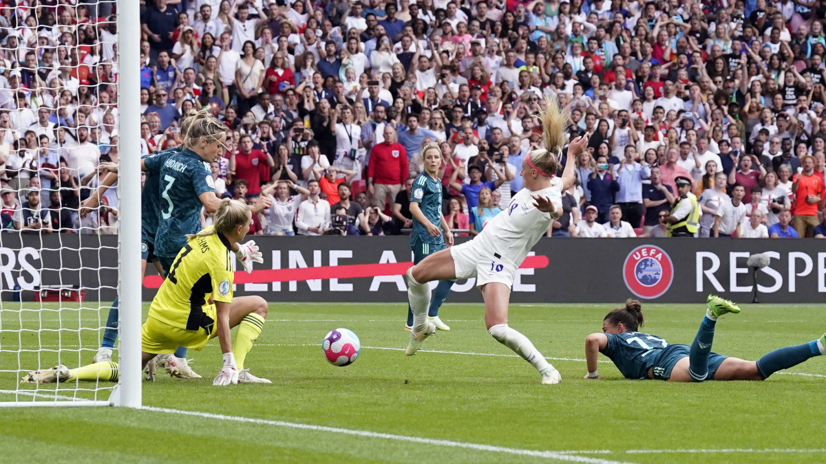 Englands Chloe Kelly scores her sides second goal of the game during the UEFA Womens Euro 2022 final at Wembley Stadium, London. Picture date: Sunday July 31, 2022. (Photo by Danny Lawson/PA Images via Getty Images)
