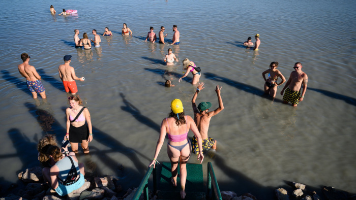 Itt tart most a Velencei-tó: kis sétával még úszni is lehet